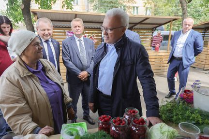 Александр Усс проинспектировал объекты уличной торговли в Красноярске